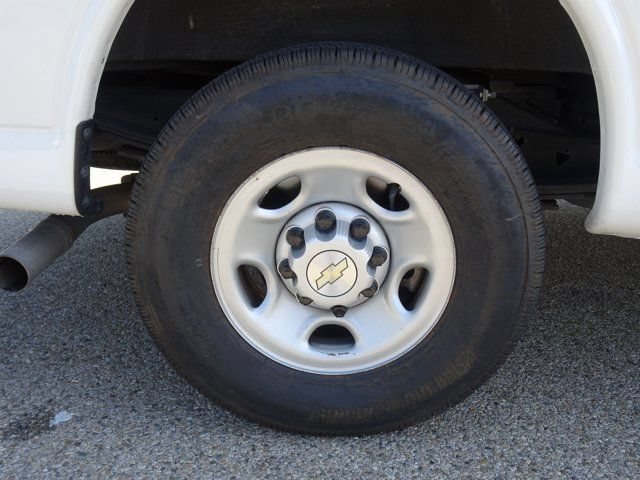Used 2024 Chevrolet Express 2500 w/ Driver Convenience Package RWD image 23