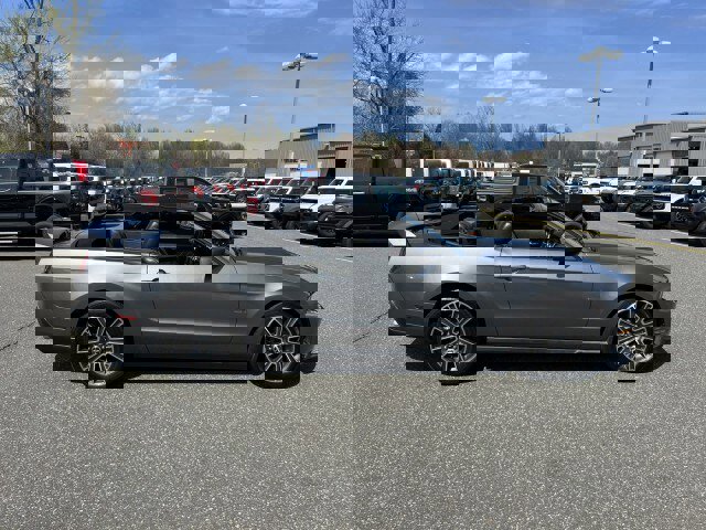 Used 2010 Ford Mustang GT Premium RWD image 20