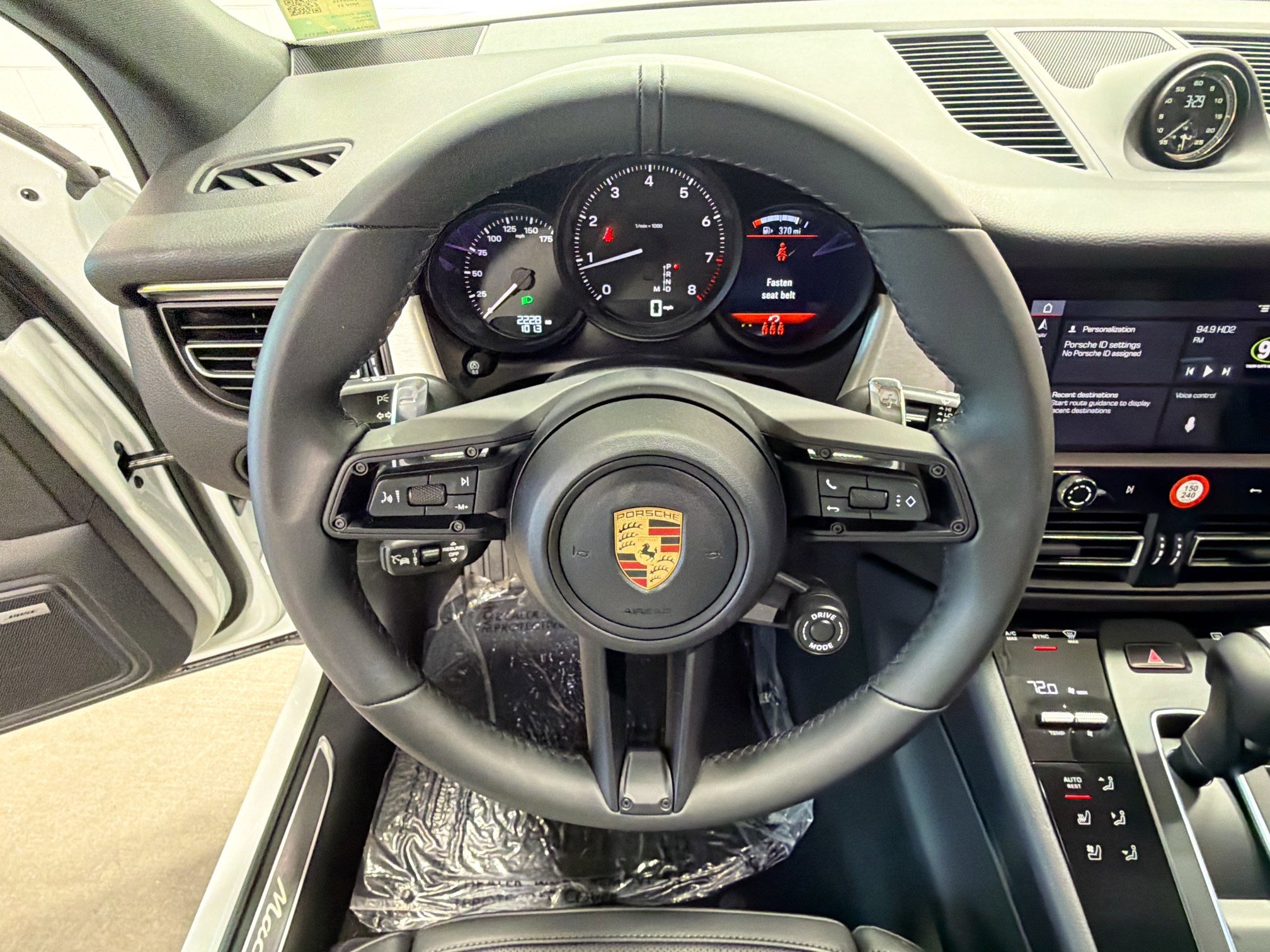 Certified 2026 Porsche Macan AWD/4WD image 38