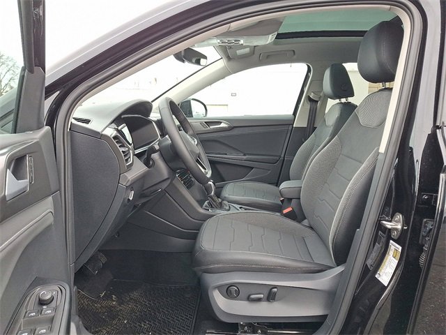 New 2026 Volkswagen Taos SE image 6