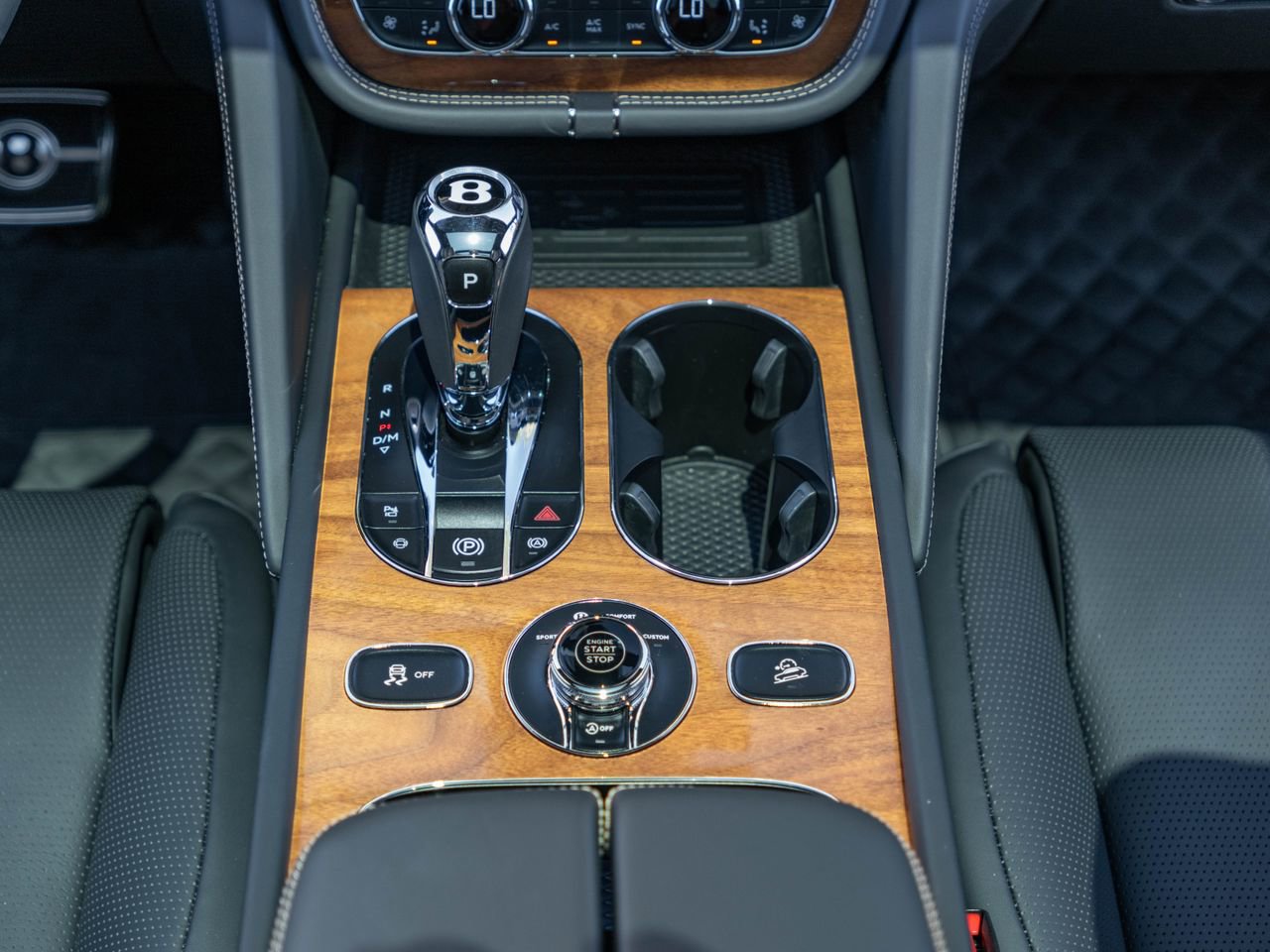 Used 2024 Bentley Bentayga image 26