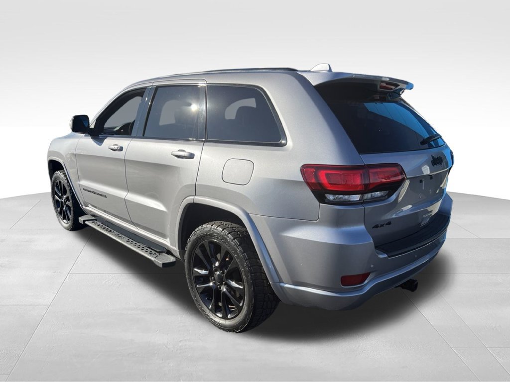 Used 2018 Jeep Grand Cherokee Altitude AWD/4WD image 6