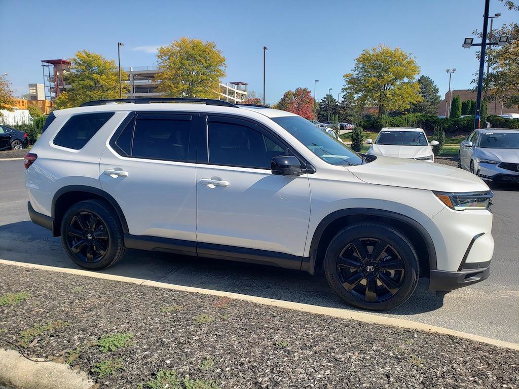 Used 2025 Honda Pilot Black Edition image 10