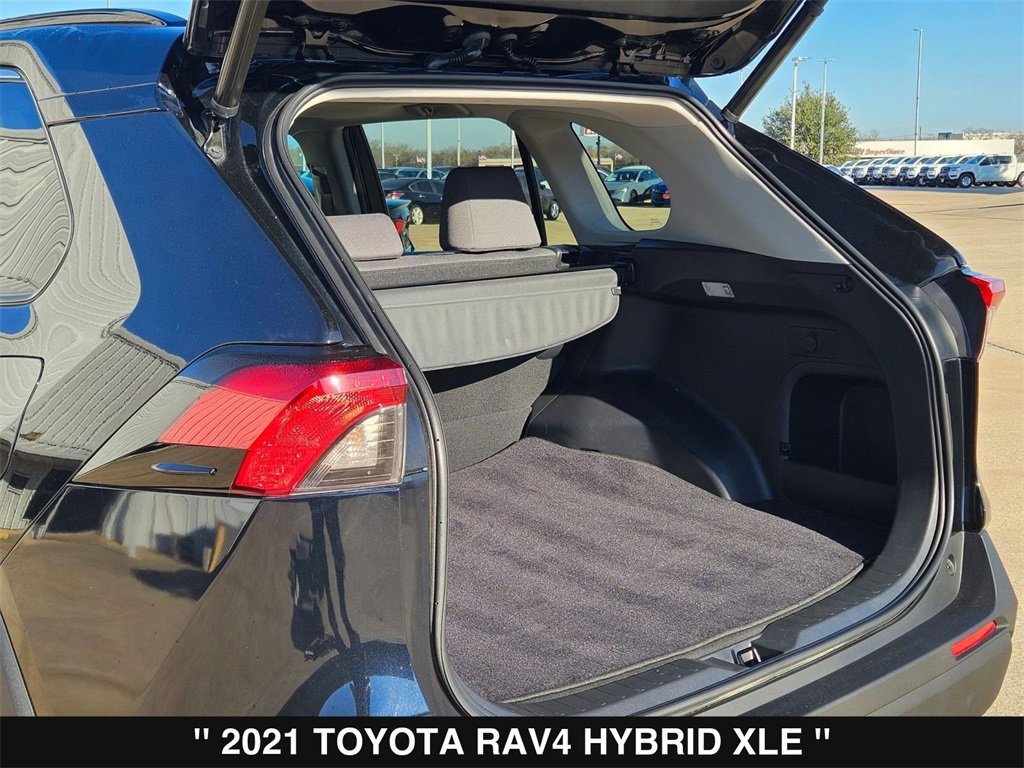 Used 2021 Toyota RAV4 XLE w/ Convenience Package image 32