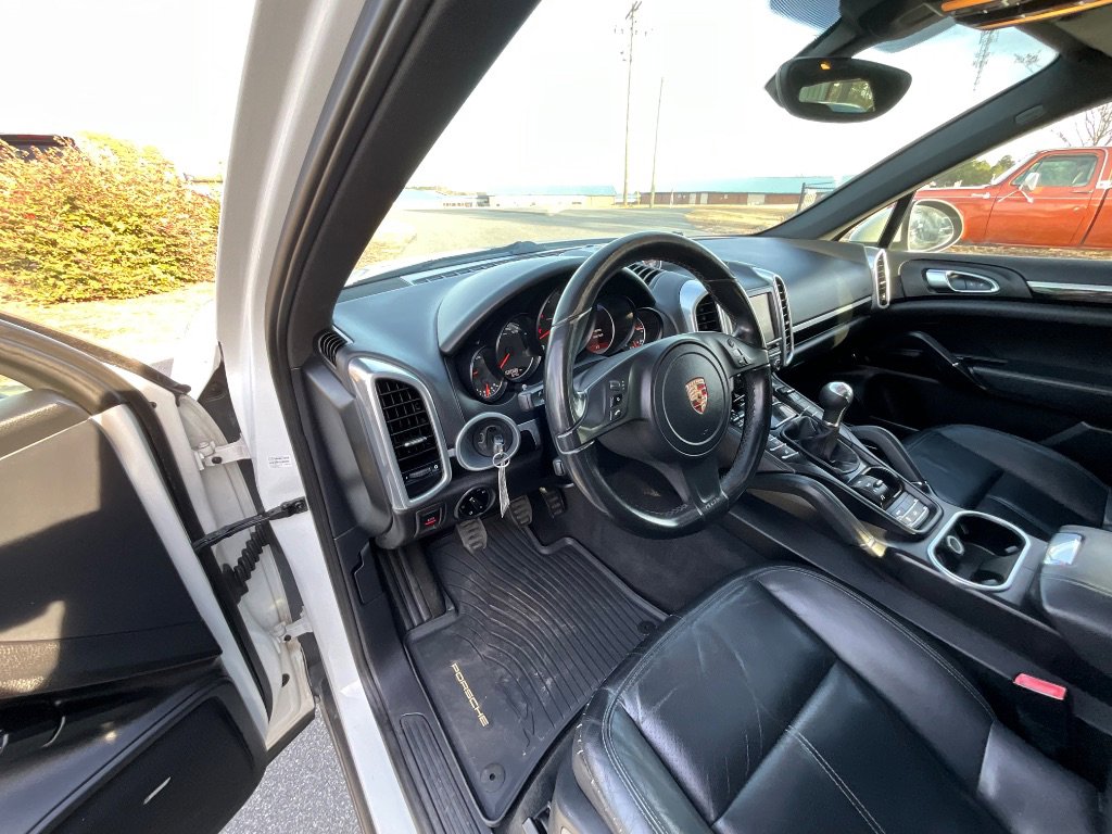 Used 2013 Porsche Cayenne 6-Speed Manual image 13