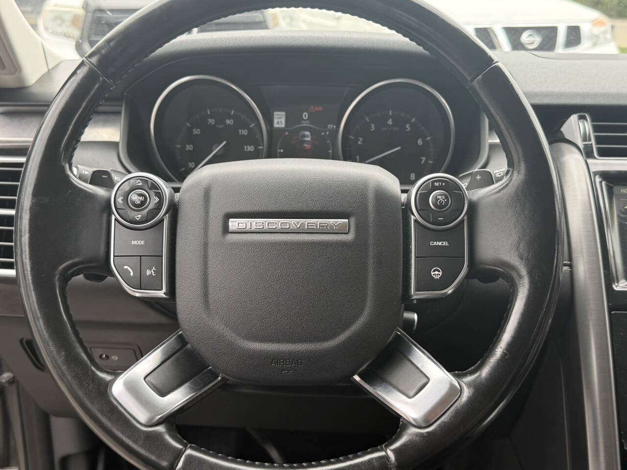 Used 2017 Land Rover Discovery First Edition AWD/4WD image 10