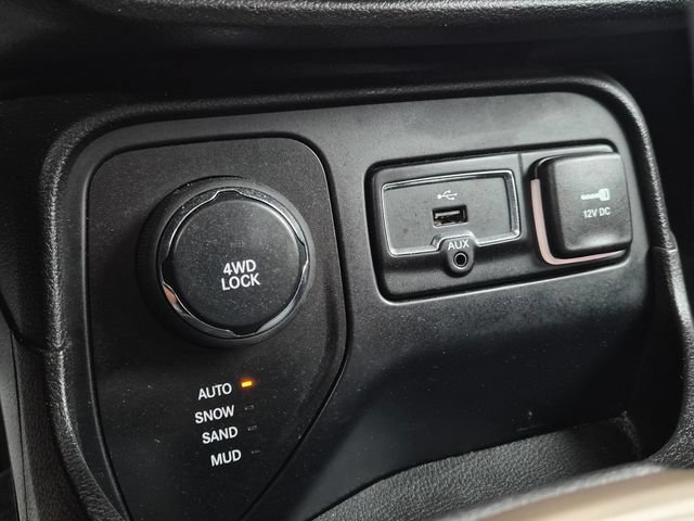 Used 2015 Jeep Renegade Latitude w/ Popular Equipment Group AWD/4WD image 26