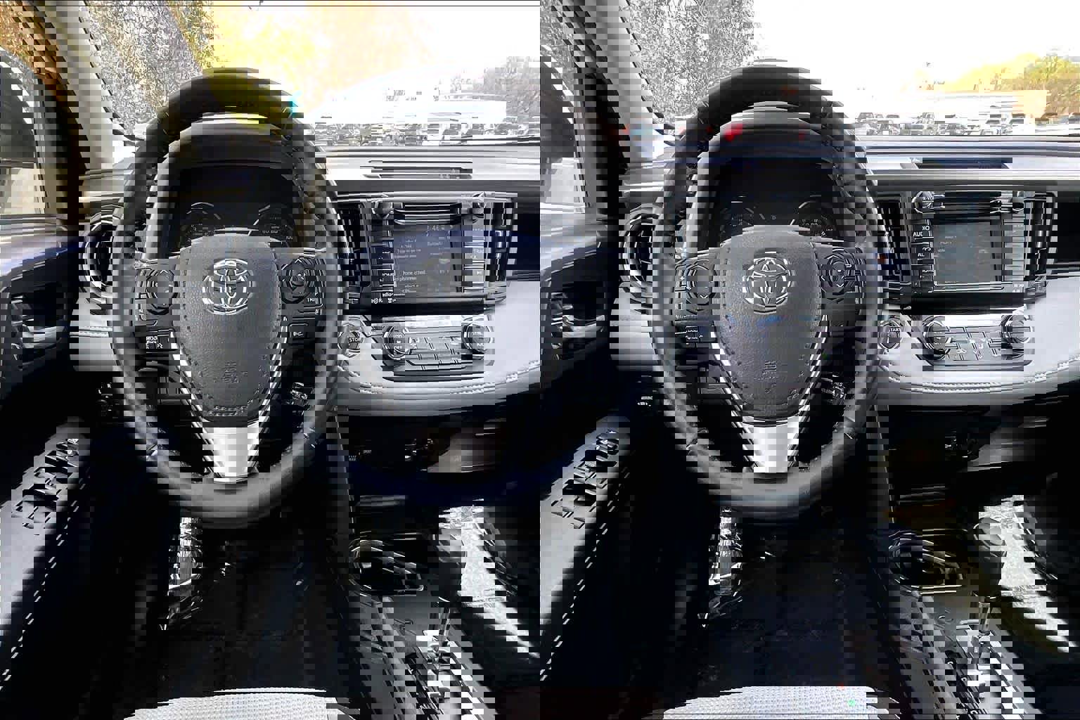 Used 2018 Toyota RAV4 XLE image 6