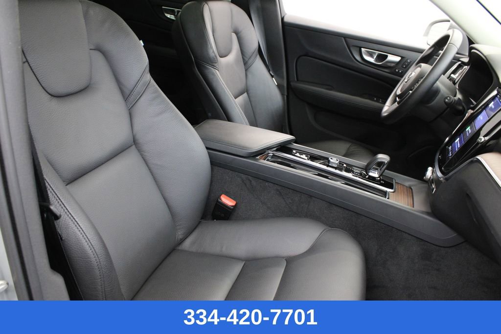 Used 2025 Volvo V60 B5 Cross Country Plus image 25