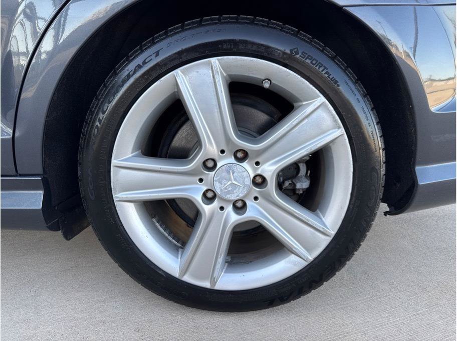 Used 2011 Mercedes-Benz C 300 4MATIC Sedan image 27