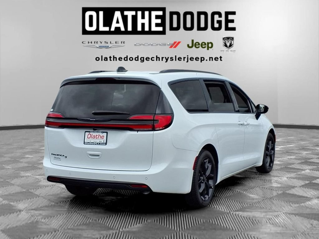 New 2026 Chrysler Pacifica Select w/ S Appearance Package FWD image 27
