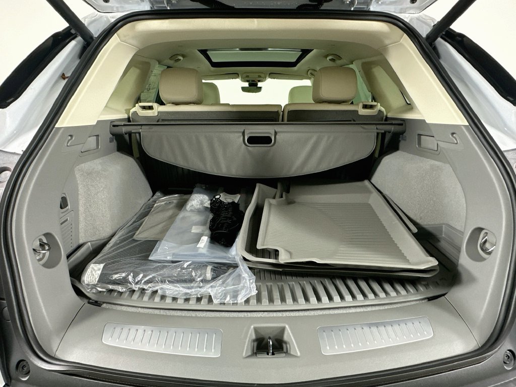New 2026 Cadillac XT5 Premium Luxury w/ LPO, Floor Liner Package AWD/4WD image 33