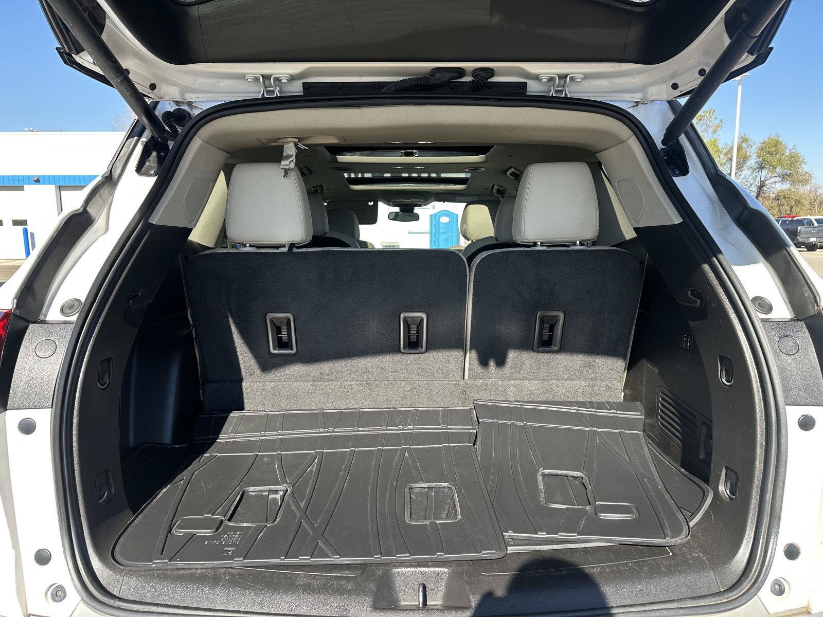 Used 2019 Buick Enclave Premium w/ Experience Buick Package FWD image 11
