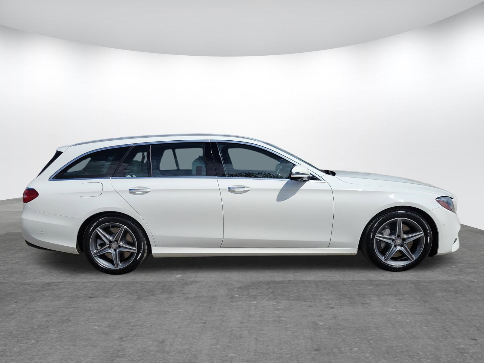 Used 2017 Mercedes-Benz E 400 4MATIC Wagon image 21