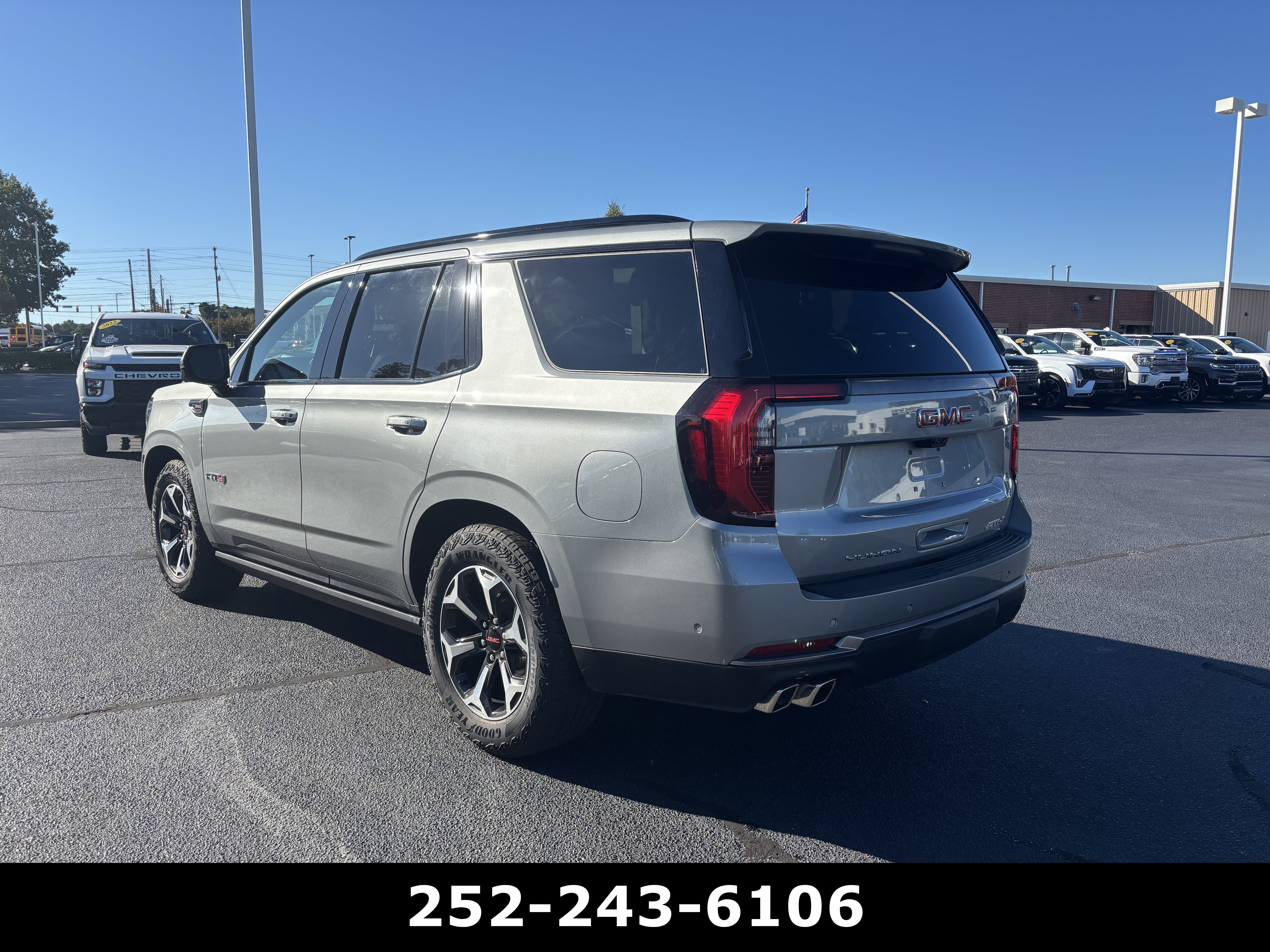 Used 2025 GMC Yukon AT4 Ultimate AWD/4WD image 6