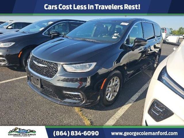 Used 2025 Chrysler Pacifica Select