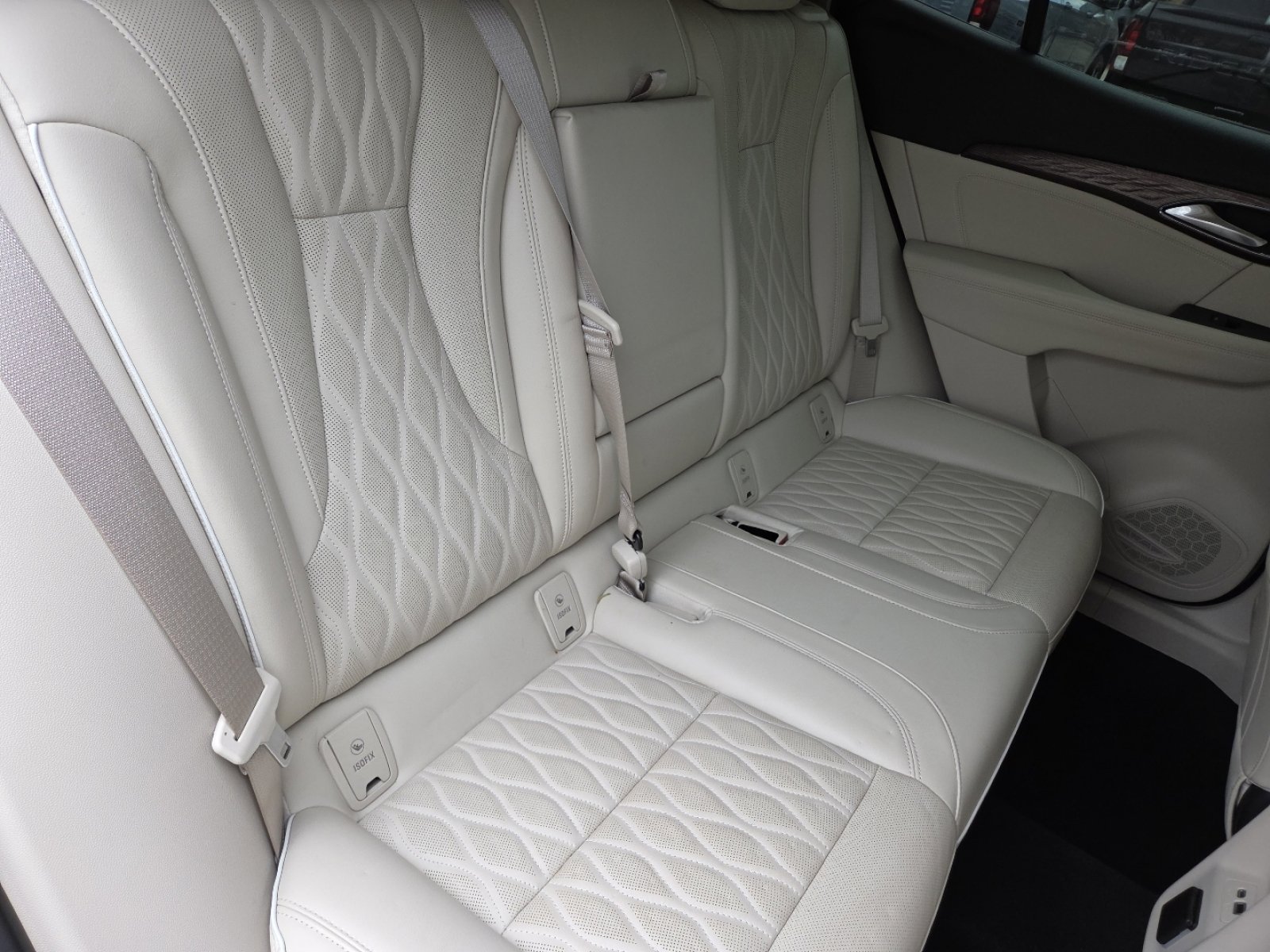 Used 2022 Buick Envision Avenir w/ Technology Package II AWD/4WD image 24