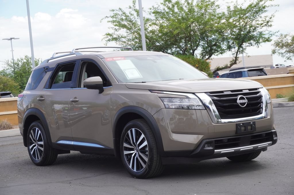 Certified 2024 Nissan Pathfinder Platinum w/ Cargo Package AWD/4WD image 4