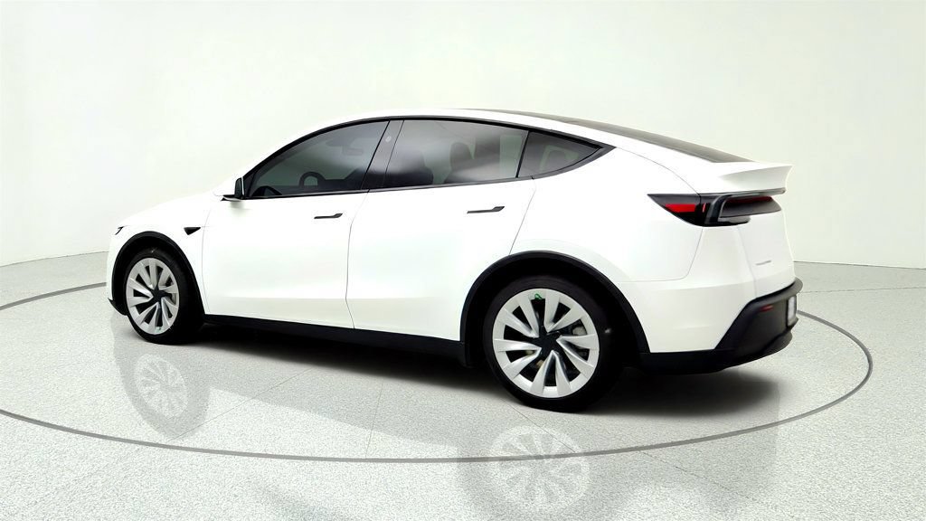 Used 2026 Tesla Model Y AWD image 7