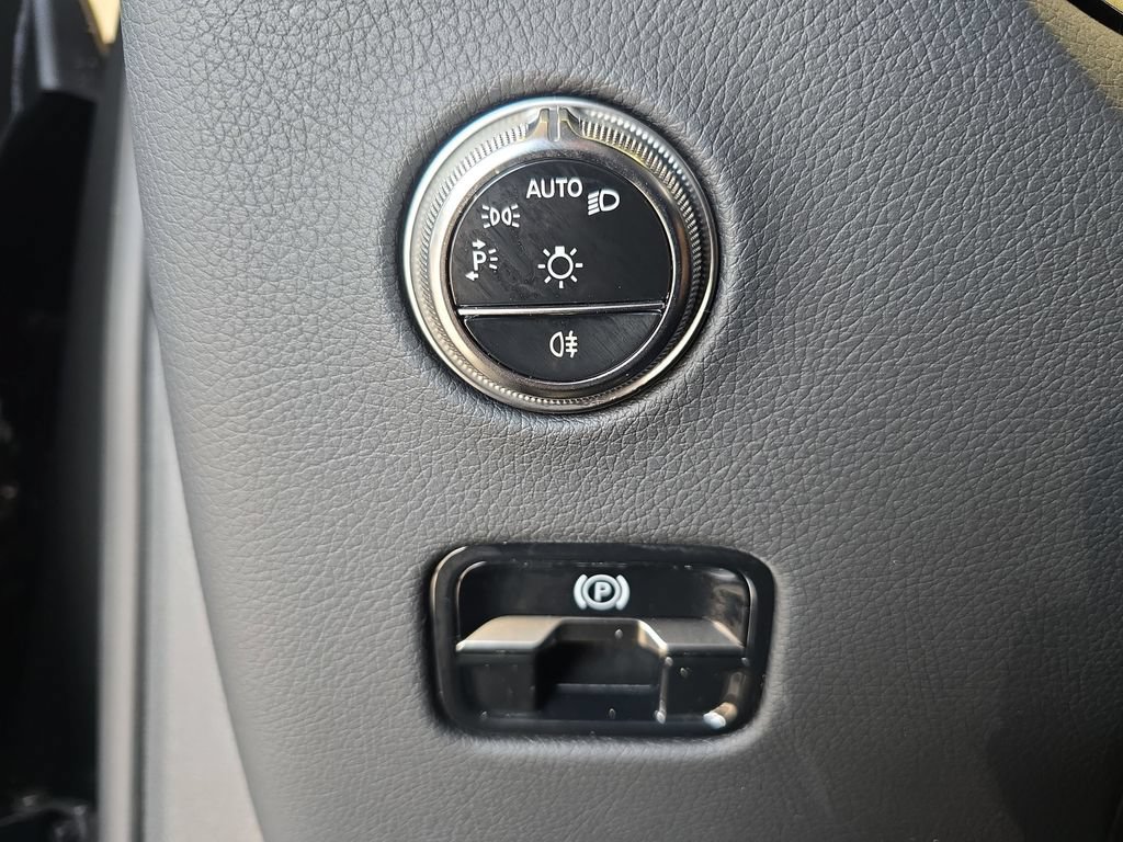Used 2026 Mercedes-Benz GLC 300 image 29