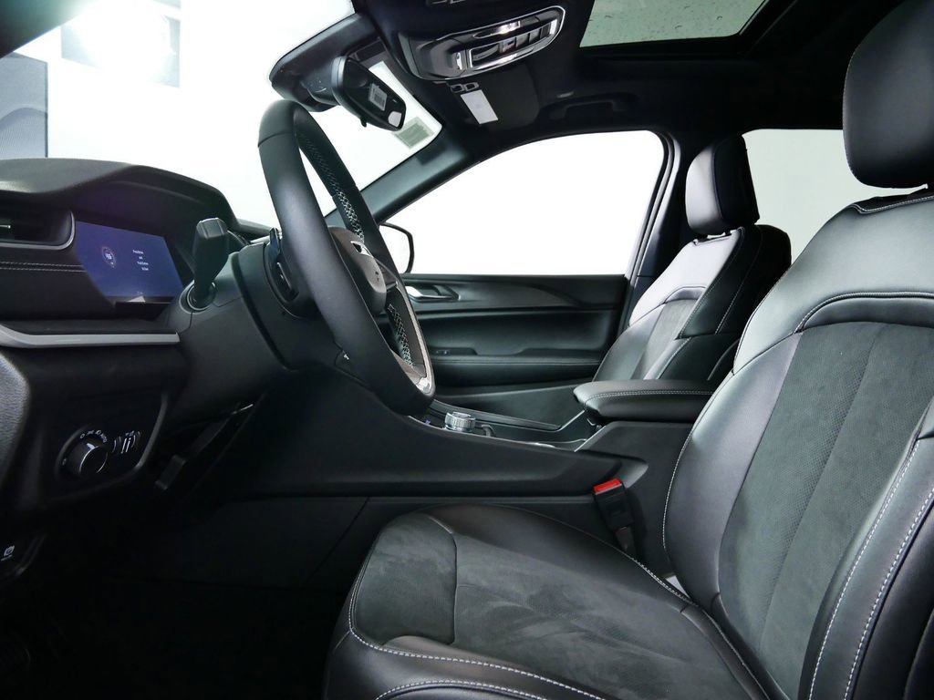 New 2025 Jeep Grand Cherokee L Altitude AWD/4WD image 30