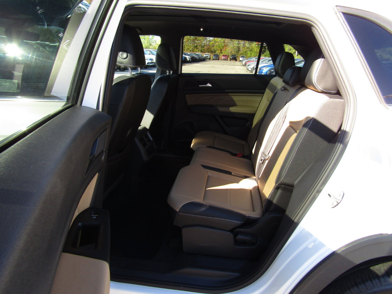 Used 2021 Volkswagen Atlas Cross Sport SE w/ Panoramic Sunroof Package image 21