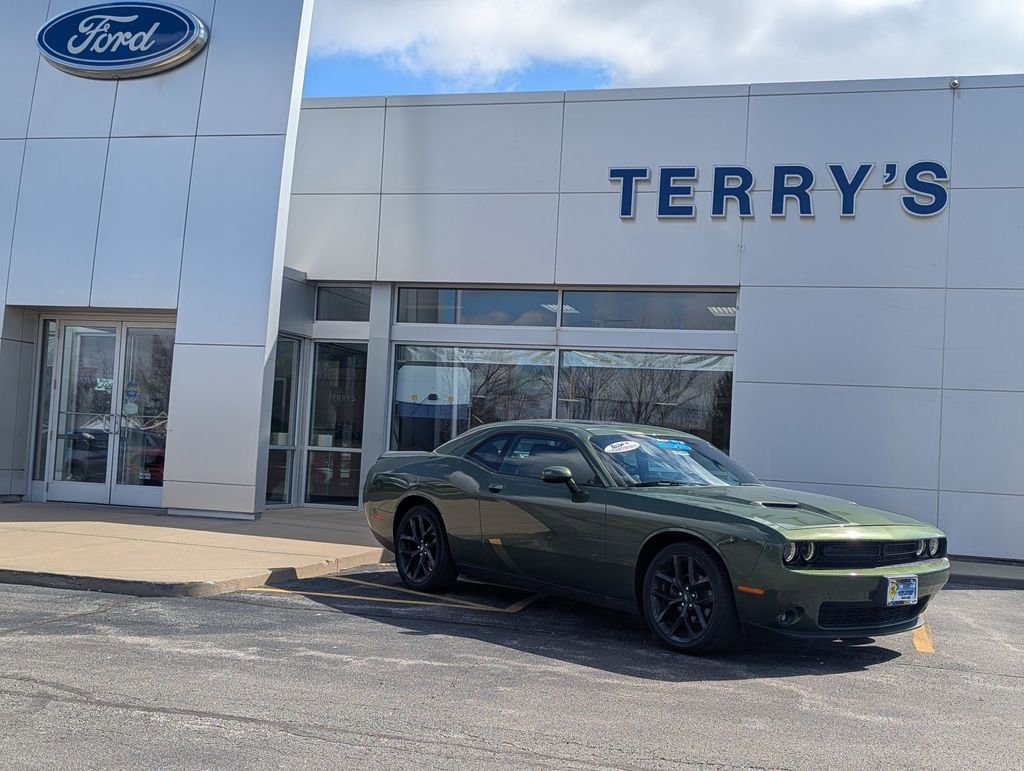 Used 2019 Dodge Challenger SXT w/ Driver Convenience Group RWD image 1
