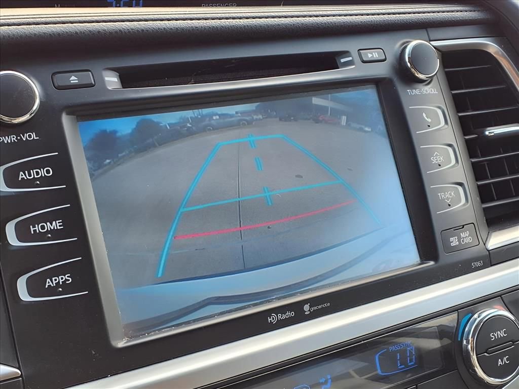 Used 2014 Toyota Highlander XLE image 21
