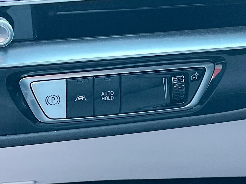 Used 2025 Cadillac Lyriq Luxury AWD/4WD image 10