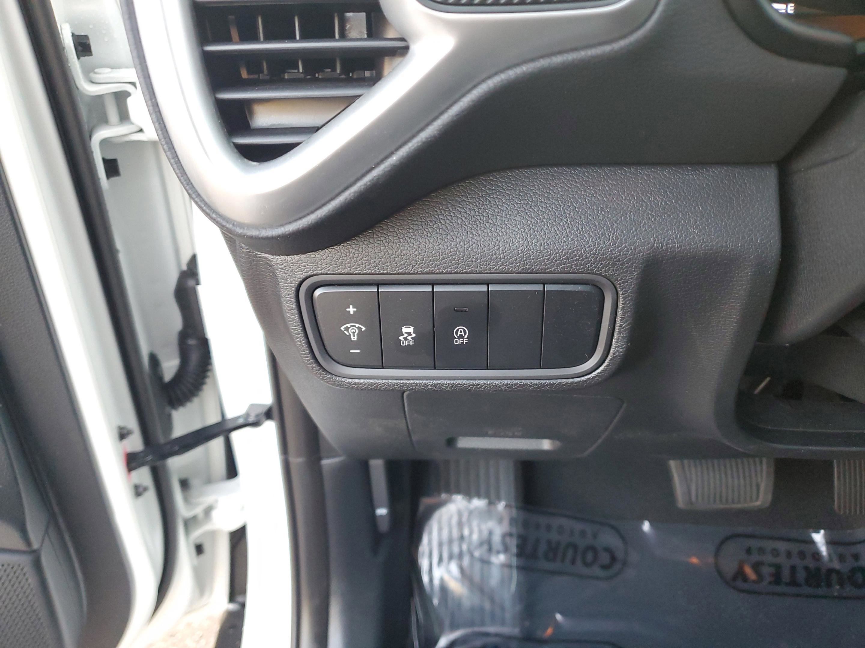 Used 2025 Kia Soul LX w/ LX Technology Package image 30