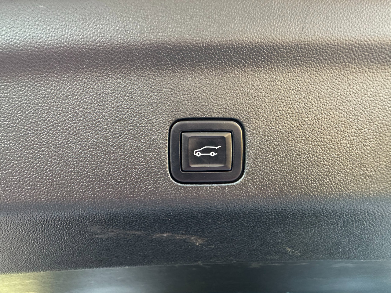 Used 2022 GMC Yukon XL AT4 image 41