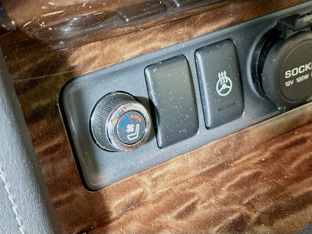 Used 2017 Nissan Armada Platinum w/ Captain Seat Package image 22