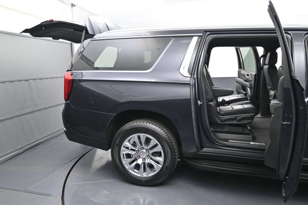 Used 2025 GMC Yukon XL Denali AWD/4WD image 10