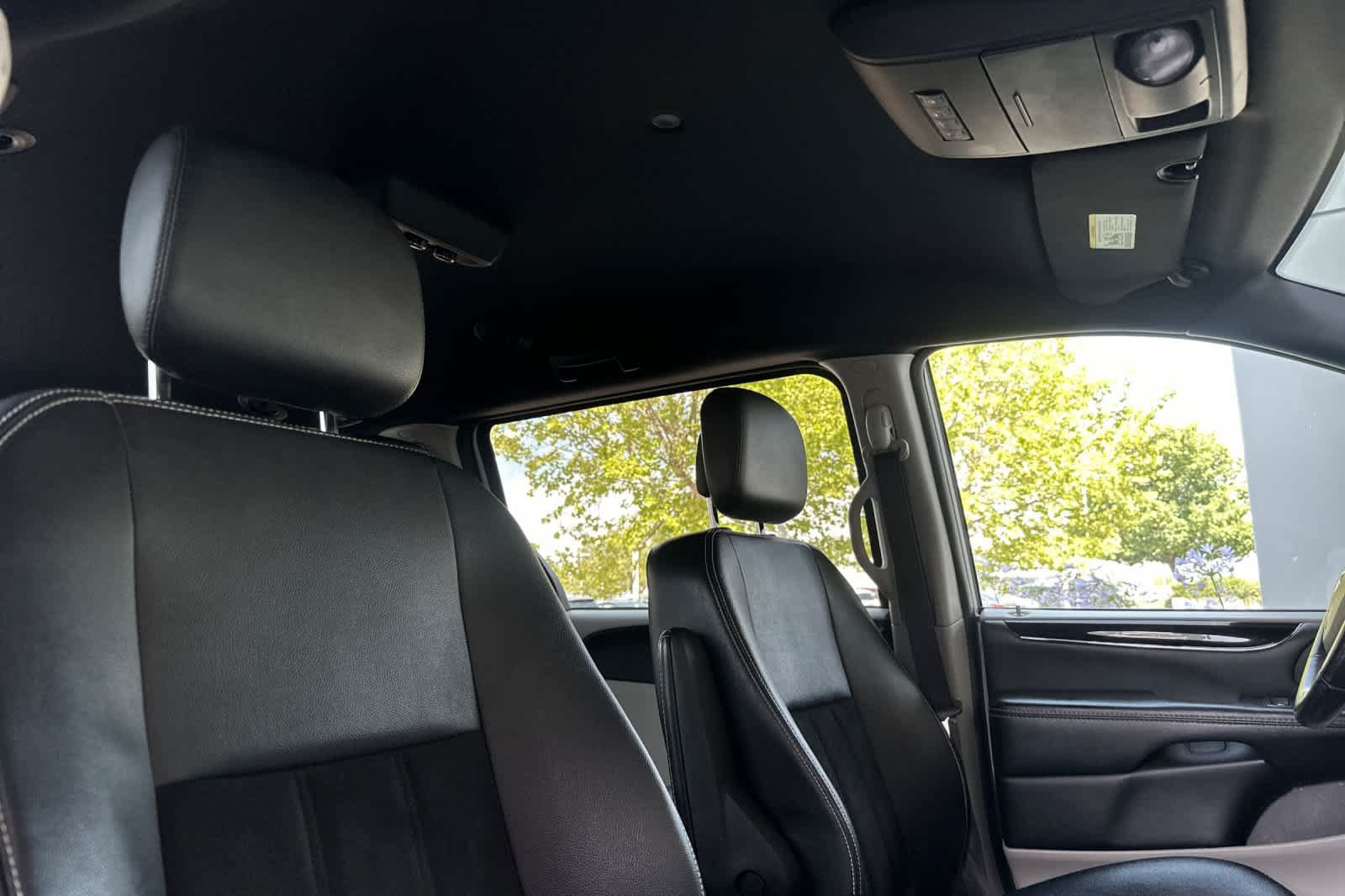 Used 2019 Dodge Grand Caravan SXT FWD image 19