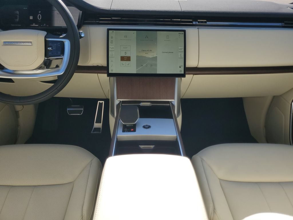 New 2026 Land Rover Range Rover Long Wheelbase SE AWD/4WD image 28