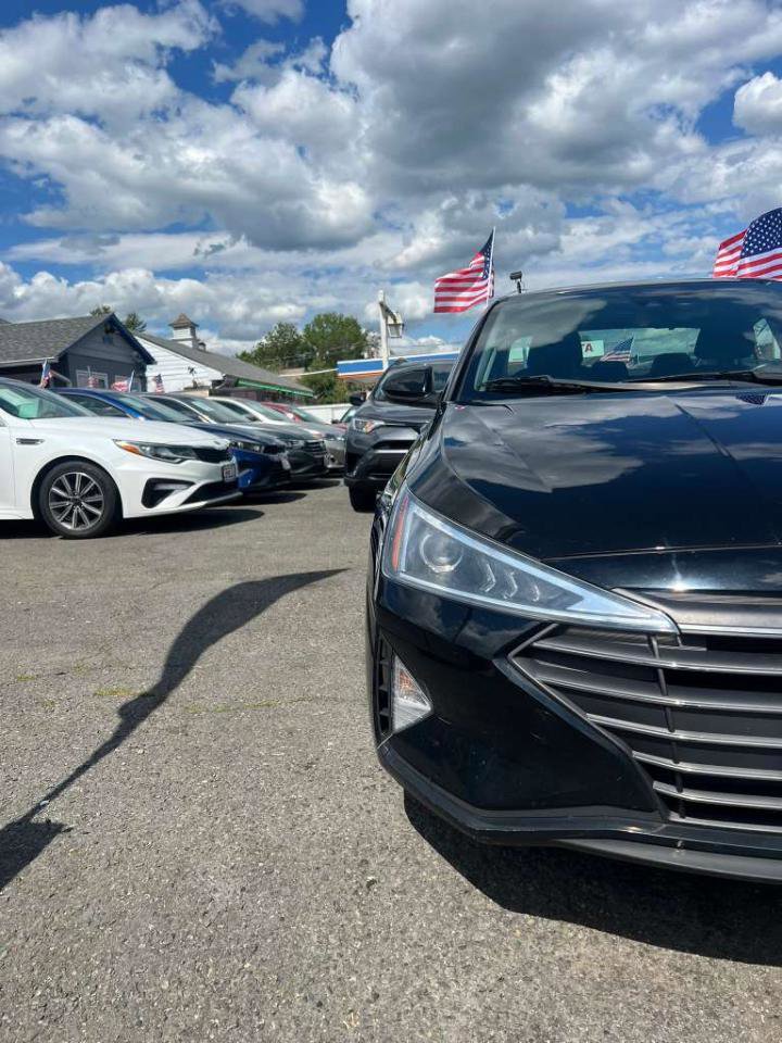 Used 2019 Hyundai Elantra Value Edition w/ Cargo Package FWD image 2