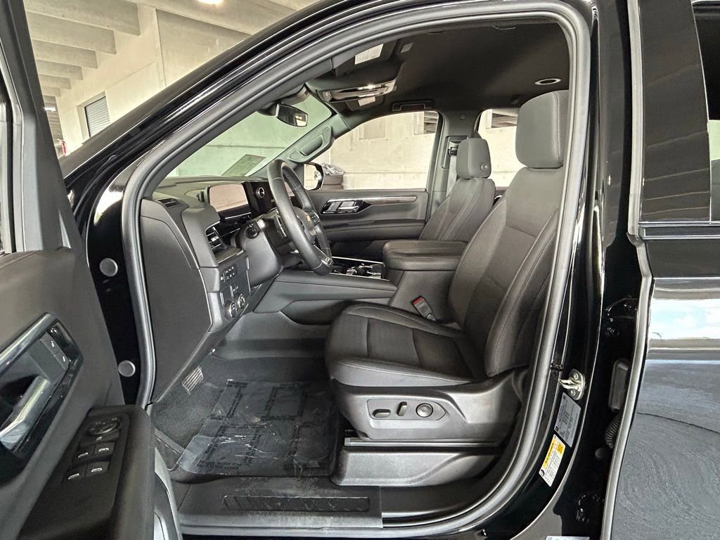 Used 2025 Chevrolet Tahoe LS image 15