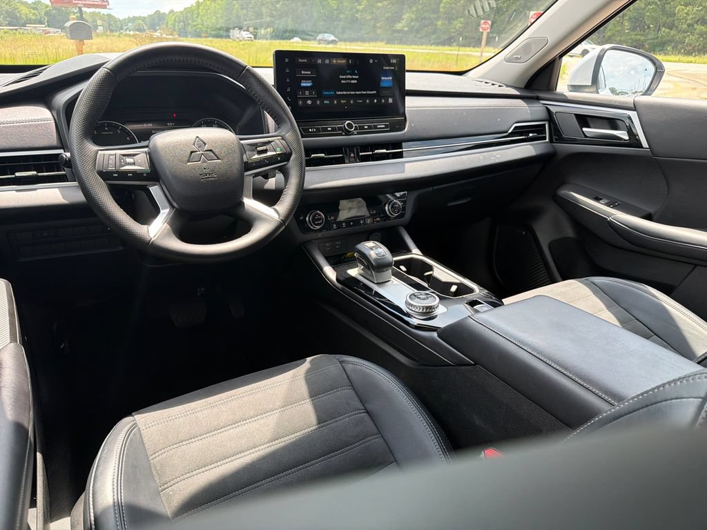 Used 2025 Mitsubishi Outlander SE FWD image 22