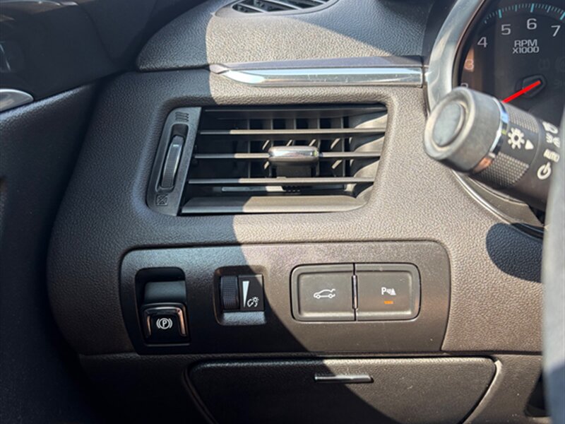 Used 2014 Chevrolet Impala LT w/ Convenience Package FWD image 16