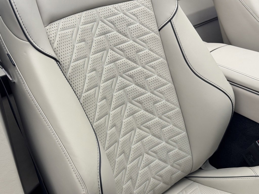 New 2026 Aston Martin Vanquish Convertible image 64