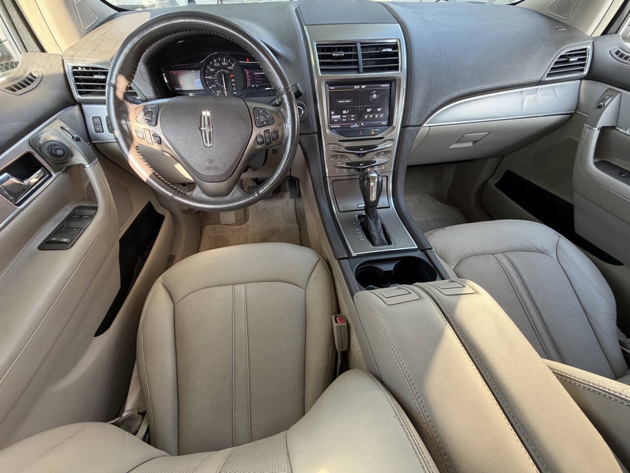 Used 2012 Lincoln MKX FWD image 12