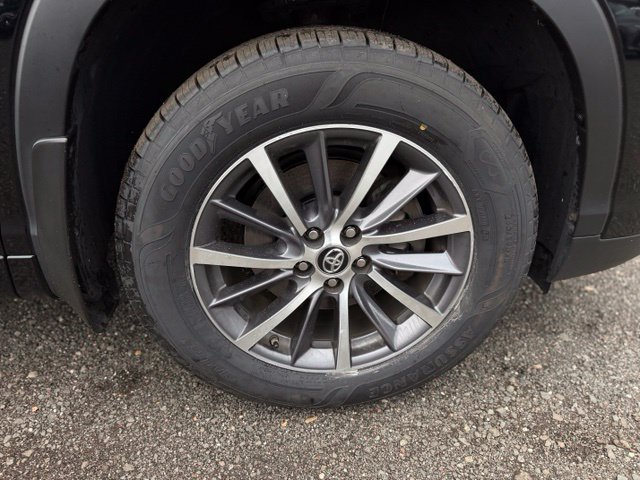 Used 2017 Toyota Highlander XLE AWD/4WD image 9