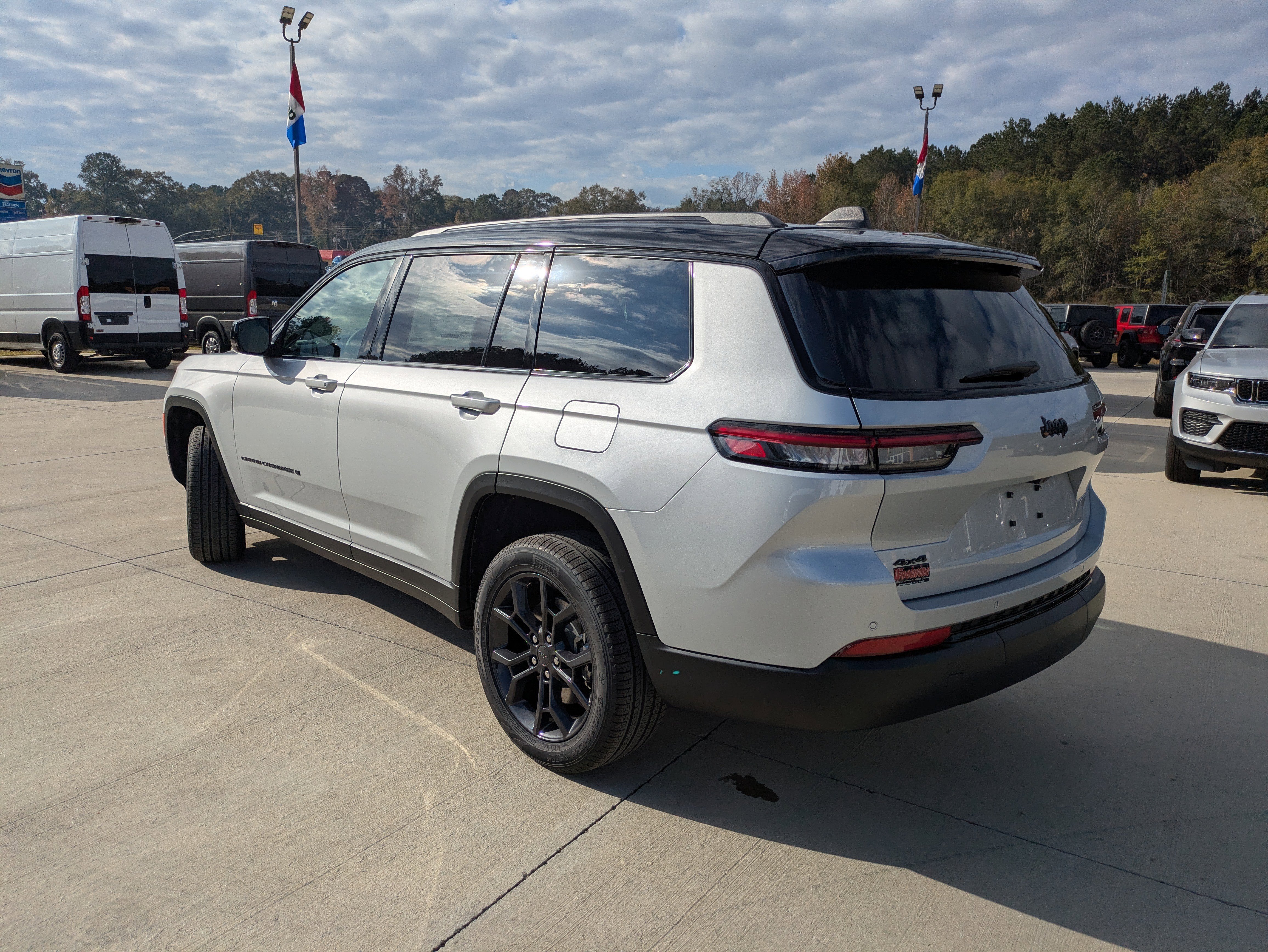 New 2025 Jeep Grand Cherokee L Limited w/ Trailer Tow Package image 6