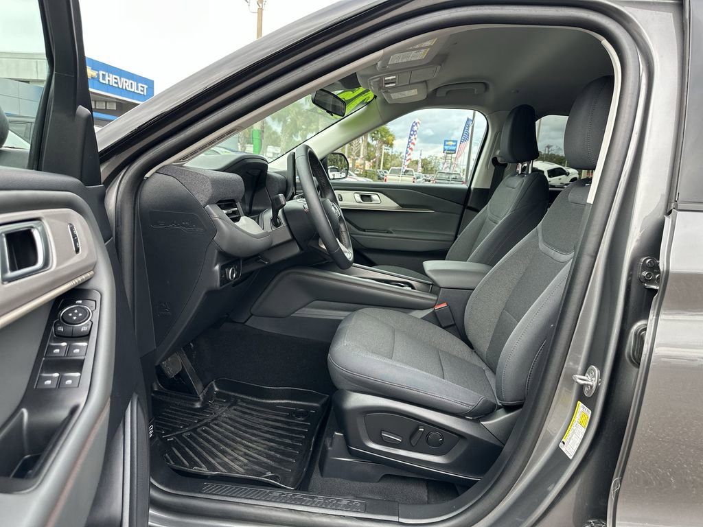 Used 2025 Ford Explorer Active image 19