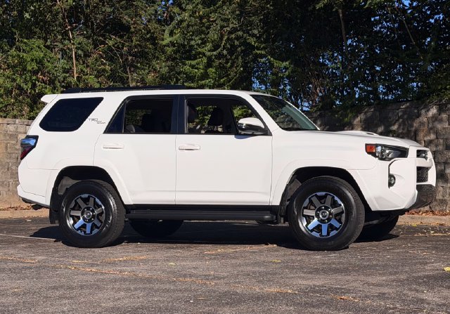 Used 2024 Toyota 4Runner TRD Off-Road Premium AWD/4WD image 3