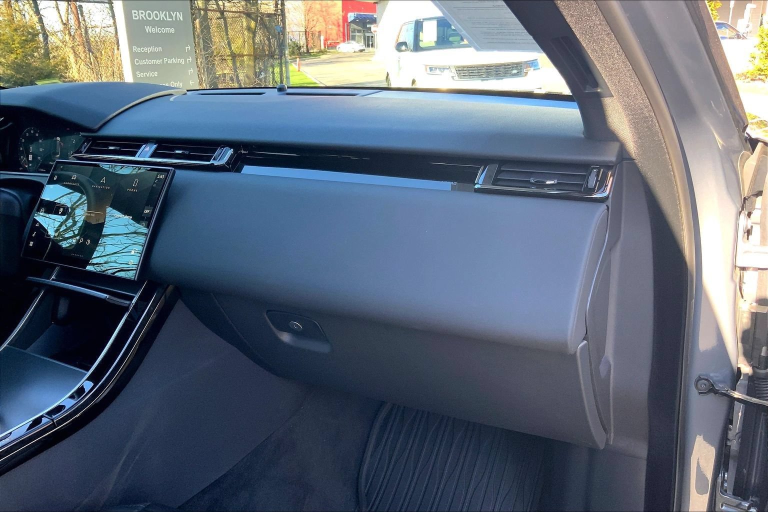 Certified 2026 Land Rover Range Rover Velar S AWD/4WD image 18
