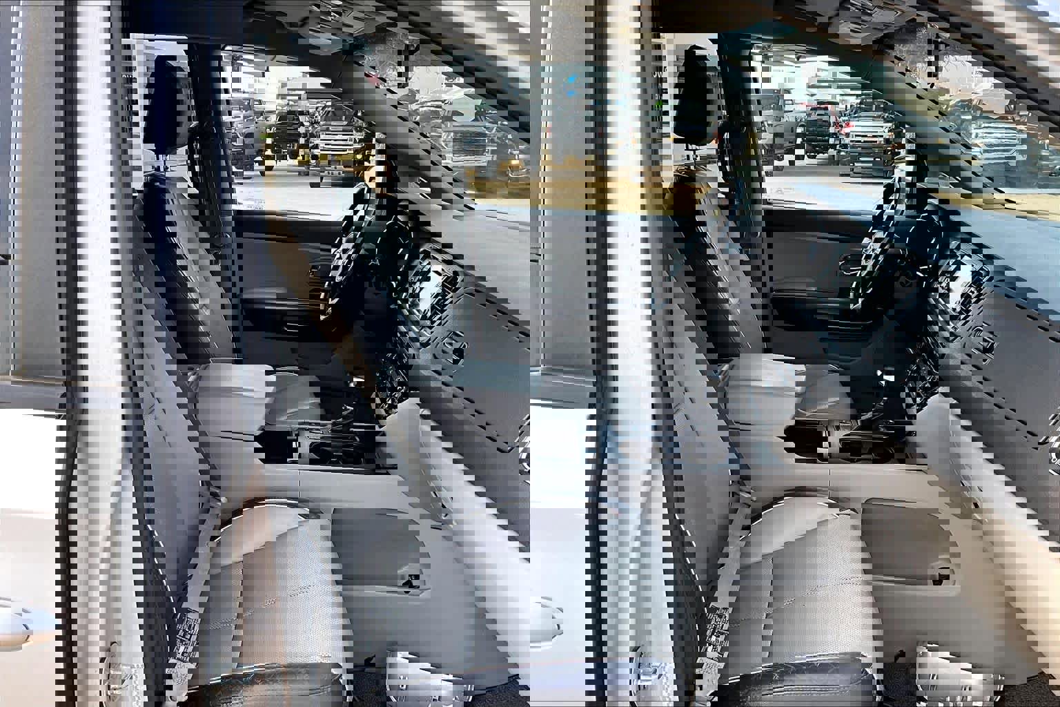 Used 2017 Kia Sedona LX w/ LX Essentials Premium Package image 8