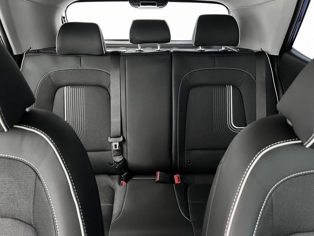 New 2025 Hyundai Venue Limited image 32