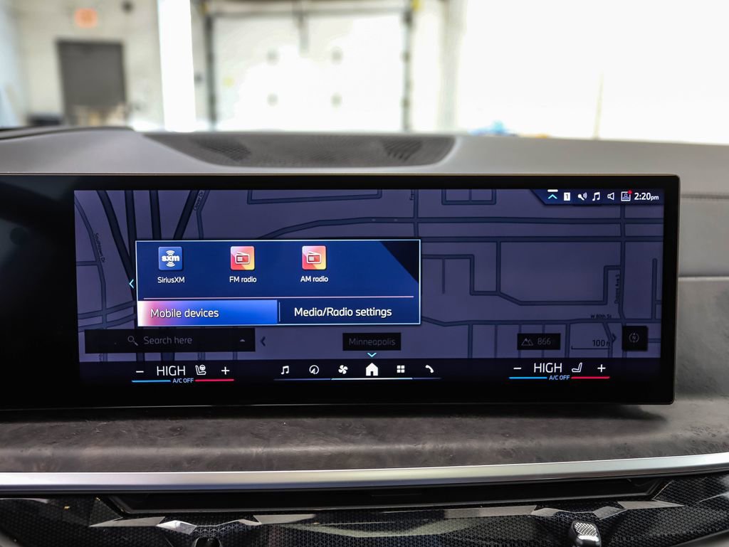 Used 2024 BMW X7 xDrive40i w/ Premium Package image 17