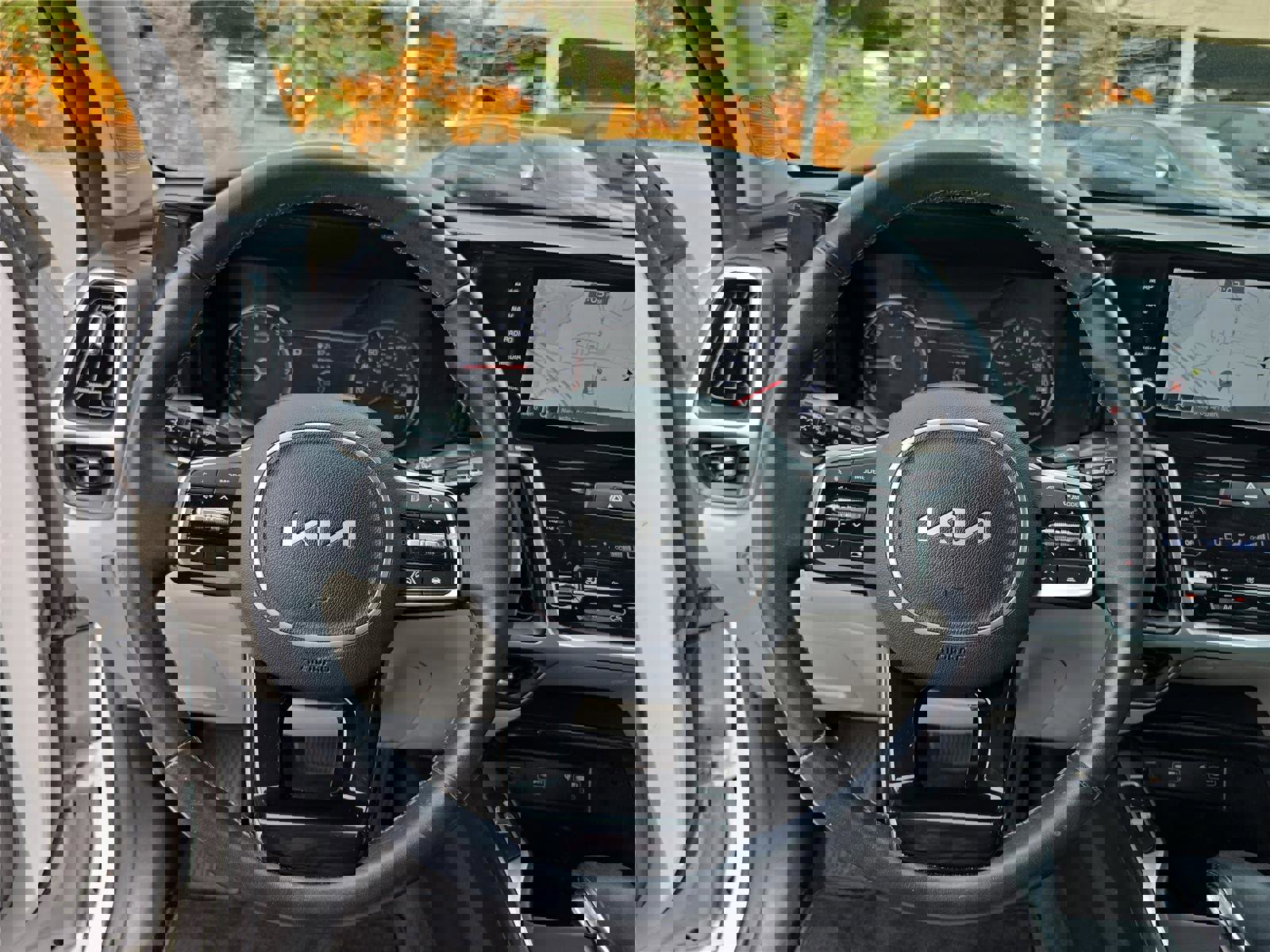 Used 2022 Kia Sorento EX w/ Panoramic Sunroof Package image 29